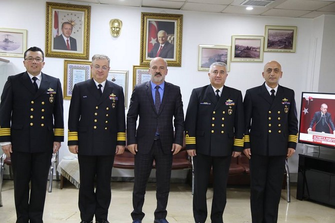 tcg-orucreis-(f-245)-gemisi-filo-komutanlari-rize-valisi-erdogan-bektas-ve-rize-belediye-baskan-vekili-coskun-yegen’i-makaminda-ziyaret-etti.--(5).jpg