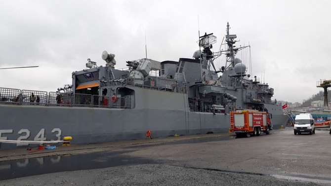 tcg-yildirim-f-243-firkateyni-rize-limani’nda-halkin-ziyaretine-acildi-(1).jpg