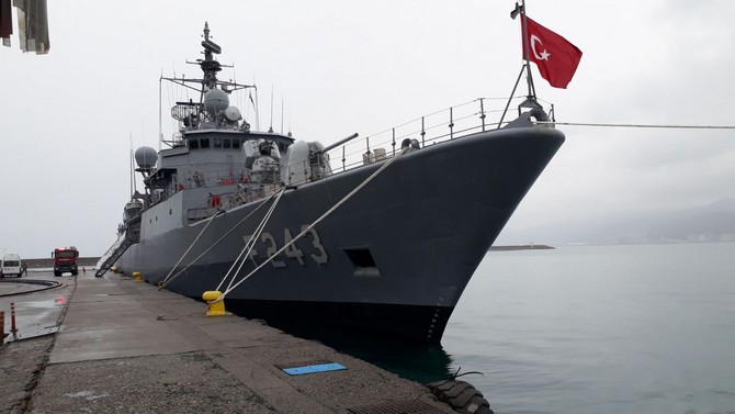 tcg-yildirim-f-243-firkateyni-rize-limani’nda-halkin-ziyaretine-acildi-(3).jpg