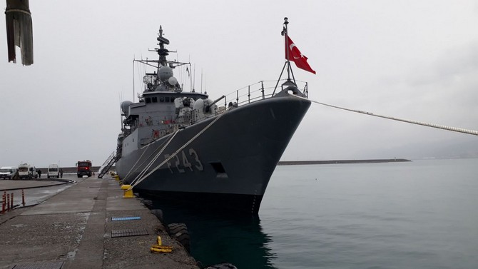 tcg-yildirim-f-243-firkateyni-rize-limani’nda-halkin-ziyaretine-acildi-(5).jpg