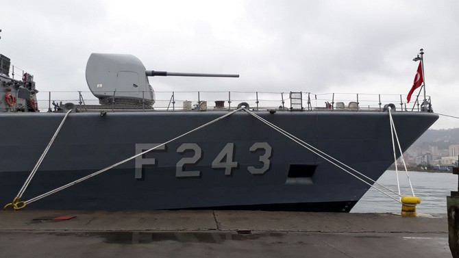 tcg-yildirim-f-243-firkateyni-rize-limani’nda-halkin-ziyaretine-acildi-(7).jpg