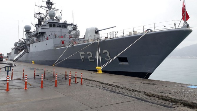 tcg-yildirim-f-243-firkateyni-rize-limani’nda-halkin-ziyaretine-acildi-(8).jpg