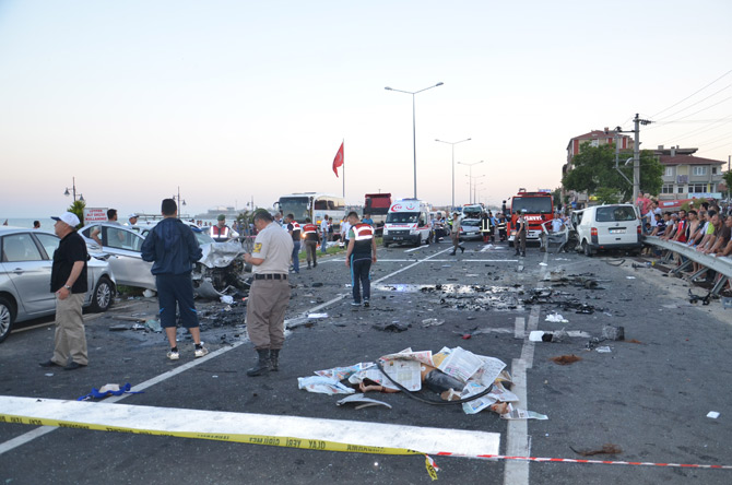 tekirdagda-zincirleme-kaza-3-olu,-9-yarali--1.jpg tekirdagda-zincirleme-kaza-3-olu,-9-yarali--1.jpg