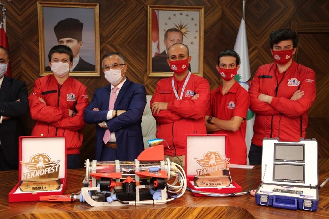 teknofest-2020-birincilerinden-vali-ceber’e-ziyaret-(4).jpg