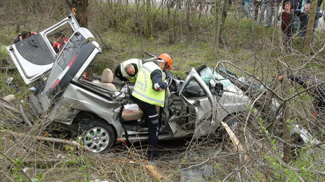 tem-otoyolunda-feci-kaza-4-olu,-4-yarali-1.jpg tem-otoyolunda-feci-kaza-4-olu,-4-yarali-1.jpg