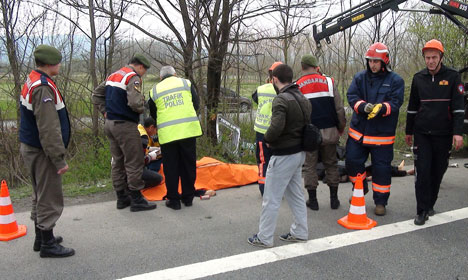 tem-otoyolunda-feci-kaza-4-olu,-4-yarali-2.jpg tem-otoyolunda-feci-kaza-4-olu,-4-yarali-2.jpg