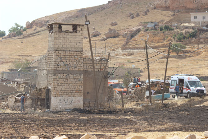 teroristler-8-ton-patlayiciyla-saldirdi-1.jpg teroristler-8-ton-patlayiciyla-saldirdi-1.jpg