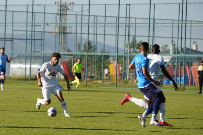 tff-1-lig-ekiplerinden-caykur-rizespor-kamp-yaptigi-erzurumda-oynadigi-4-hazirlik-macinda-erzurumspor-bbyi-3-2-maglup-etti-21.jpg
