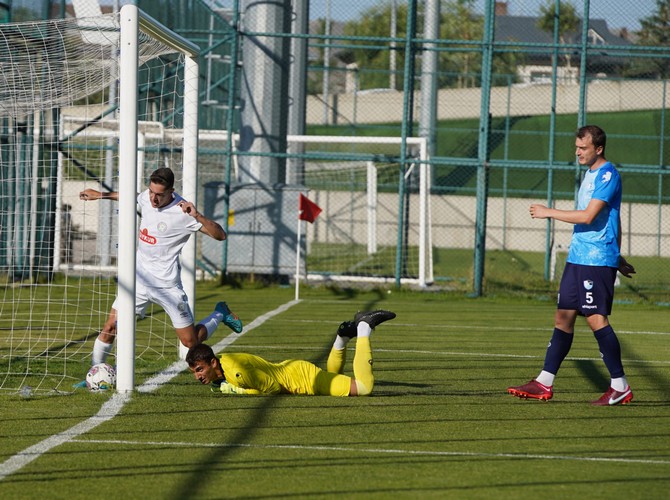 tff-1-lig-ekiplerinden-caykur-rizespor-kamp-yaptigi-erzurumda-oynadigi-4-hazirlik-macinda-erzurumspor-bbyi-3-2-maglup-etti-27.jpg