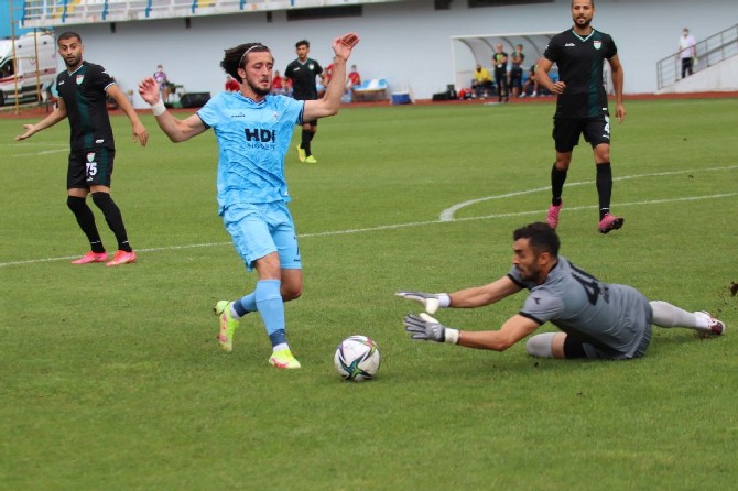 tff-2-lig-beyaz-grup-1-hafta-macinda-pazarspor-konuk-ettigi-kirsehir-belediyespora-3-0-maglup-oldu-4.jpg