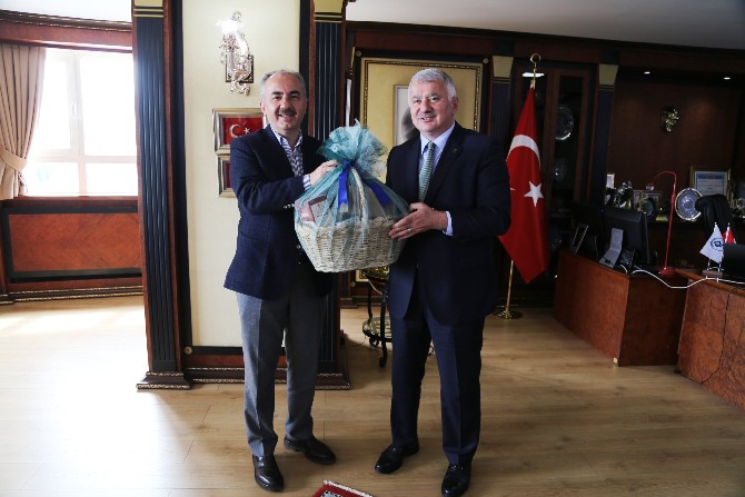 thy-genel-muduru-bilal-eksiden-rize-valisi-kemal-ceber-ve-belediye-baskani-rahmi-metine-ziyaret-2.jpg