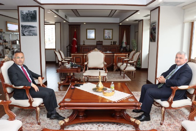 thy-genel-muduru-bilal-eksiden-rize-valisi-kemal-ceber-ve-belediye-baskani-rahmi-metine-ziyaret-4.jpg