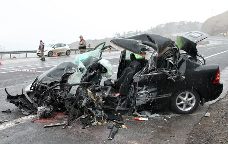 tir-ile-otomobil-carpisti-1-olu,-2-yarali-4.jpg tir-ile-otomobil-carpisti-1-olu,-2-yarali-4.jpg