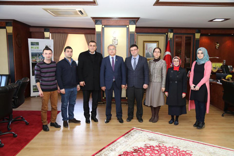 tmmob-gida-muhendisleri-odasi-rize-il-temsilciligi-baskani-harun-erkan-ve-oda-uyeleri,-rize--belediye-baskani-prof.-dr.-resat-kasap’i-makaminda-ziyaret-etti-1.jpg
