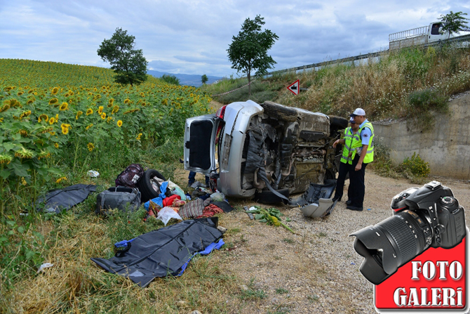 tokatta-otomobil-devrildi-3-olu,-5-yarali-foto-galeri.jpg