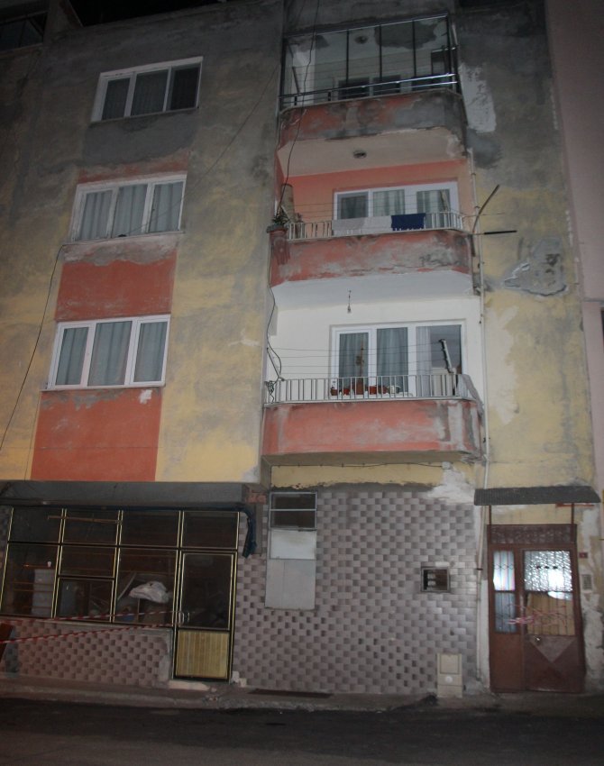 trabzon’da-4-katli-bina-catlaklar-nedeniyle-bosaltildi-(3).jpg