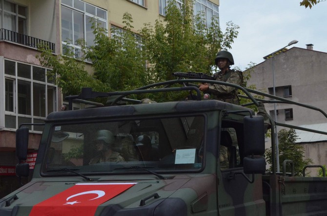 trabzon’da-askerler-slogan-atarak-yurudu-(1).jpg