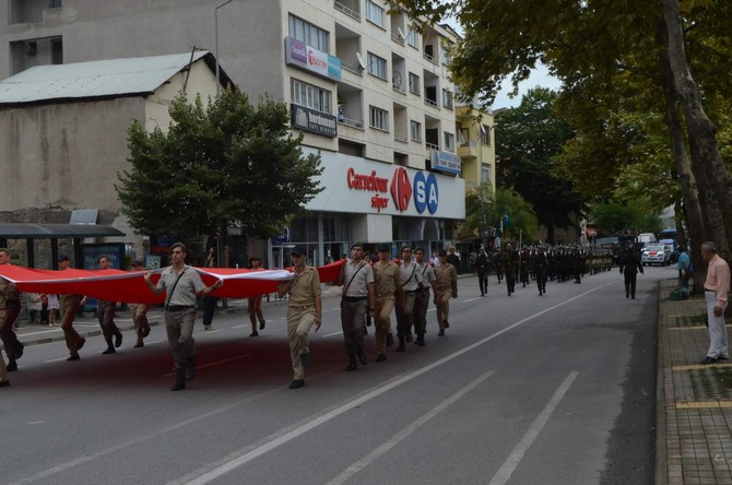 trabzon’da-askerler-slogan-atarak-yurudu-(2).jpg