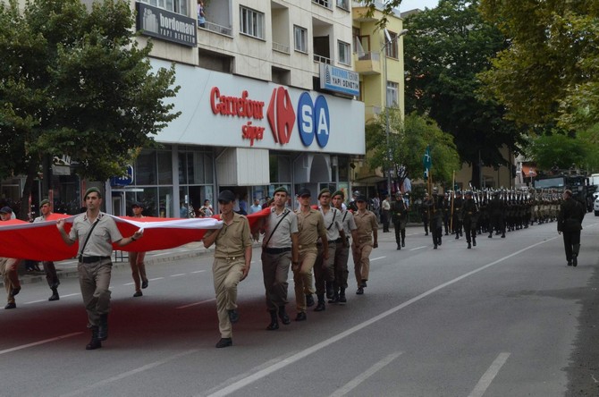 trabzon’da-askerler-slogan-atarak-yurudu-(4).jpg