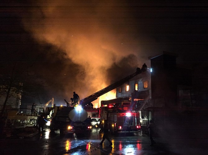 trabzon’da-balik-fabrikasinin-soguk-hava-deposundaki-yangin-kontrol-altina-alindi-(1).jpg