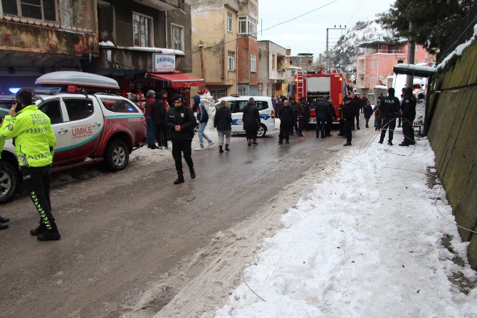 trabzon’da-elektrik-trafosu-patladi,-mahalleli-sokaga-dokuldu-(4).jpg