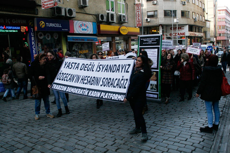 trabzon’da-kadinlar-ozgecan-icin-yurudu-1.jpg trabzon’da-kadinlar-ozgecan-icin-yurudu-1.jpg