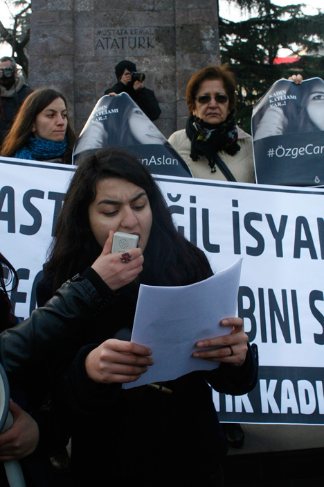 trabzon’da-kadinlar-ozgecan-icin-yurudu-2.jpg trabzon’da-kadinlar-ozgecan-icin-yurudu-2.jpg