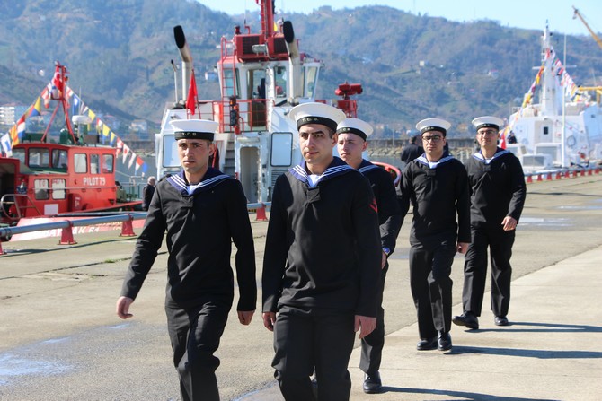 trabzon’da-kurulan-deniz-ussunun-ilk-askeri-gemisi-demirledi-(12).jpg