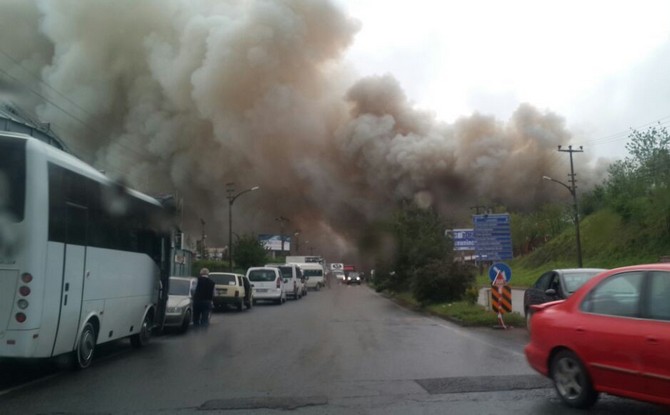 trabzon’da-mobilya-fabrikasinda-korkutan-yangin-(14).jpg