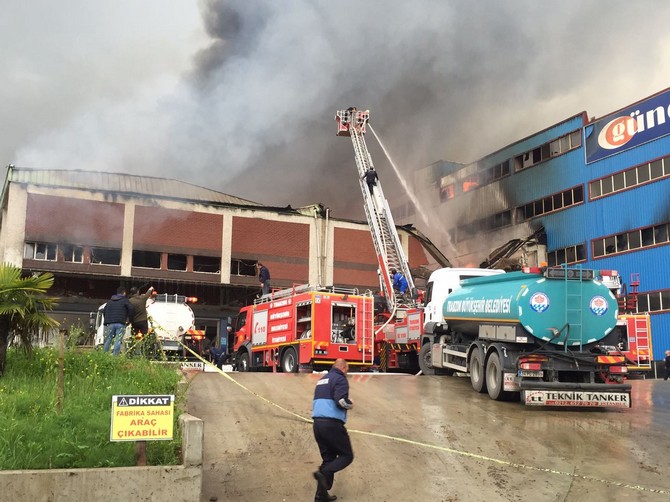 trabzon’da-mobilya-fabrikasinda-korkutan-yangin-(4).jpg