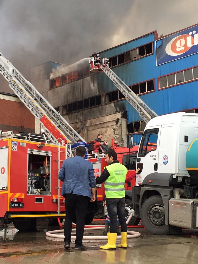 trabzon’da-mobilya-fabrikasinda-korkutan-yangin-(7).jpg