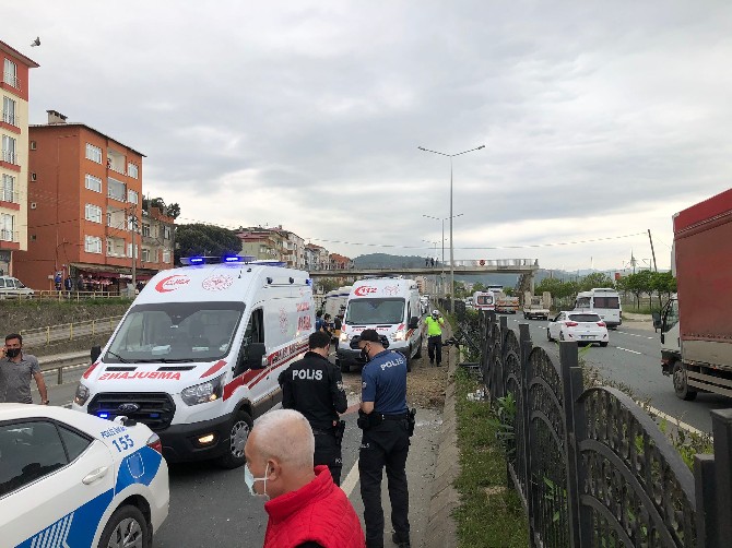 trabzon’da-of-devlet-hastanesi’nden-trabzon-fatih-devlet-hastanesi’ne-hasta-getiren-ambulans,-arsin-ilcesinde-kaza-yapti.-kazada-4-kisi-yaralandi.-(1).jpg