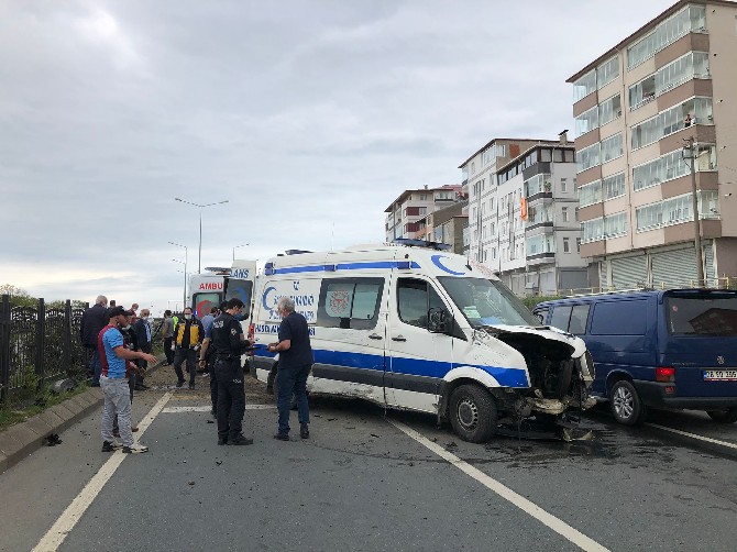 trabzon’da-of-devlet-hastanesi’nden-trabzon-fatih-devlet-hastanesi’ne-hasta-getiren-ambulans,-arsin-ilcesinde-kaza-yapti.-kazada-4-kisi-yaralandi.-(4).jpg