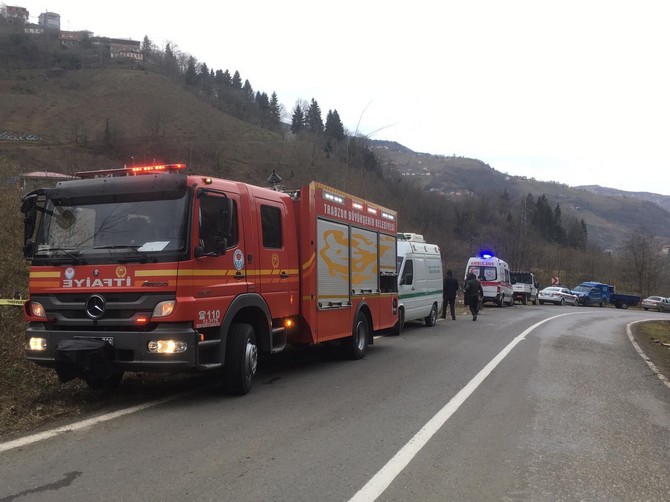trabzon’da-otomobil-dereye-uctu-1-olu-(2).jpg