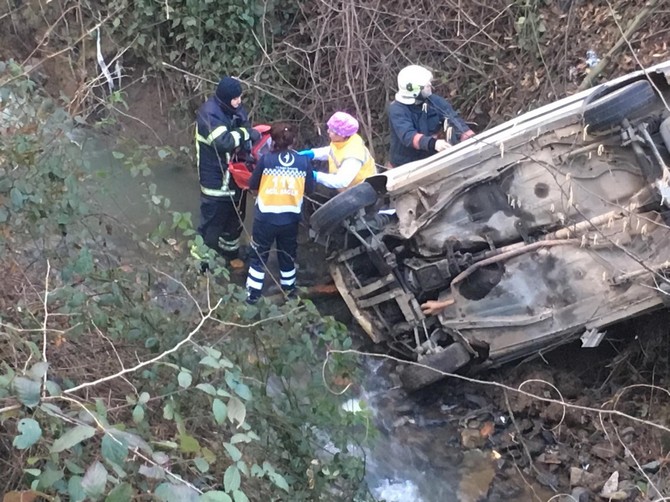 trabzon’da-otomobil-dereye-uctu-1-olu-(3).jpg