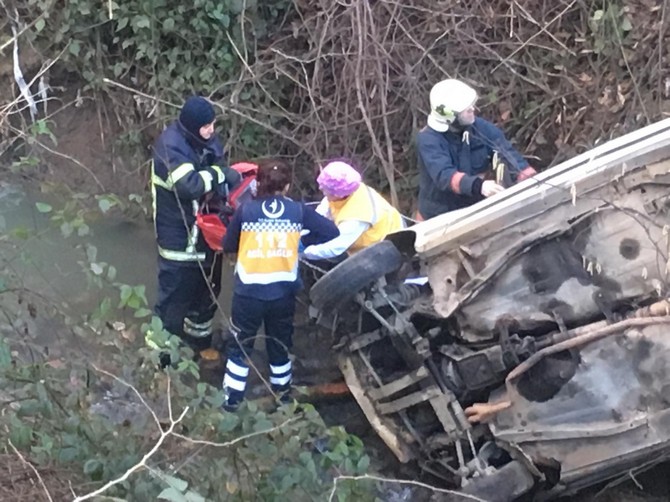 trabzon’da-otomobil-dereye-uctu-1-olu-(4).jpg