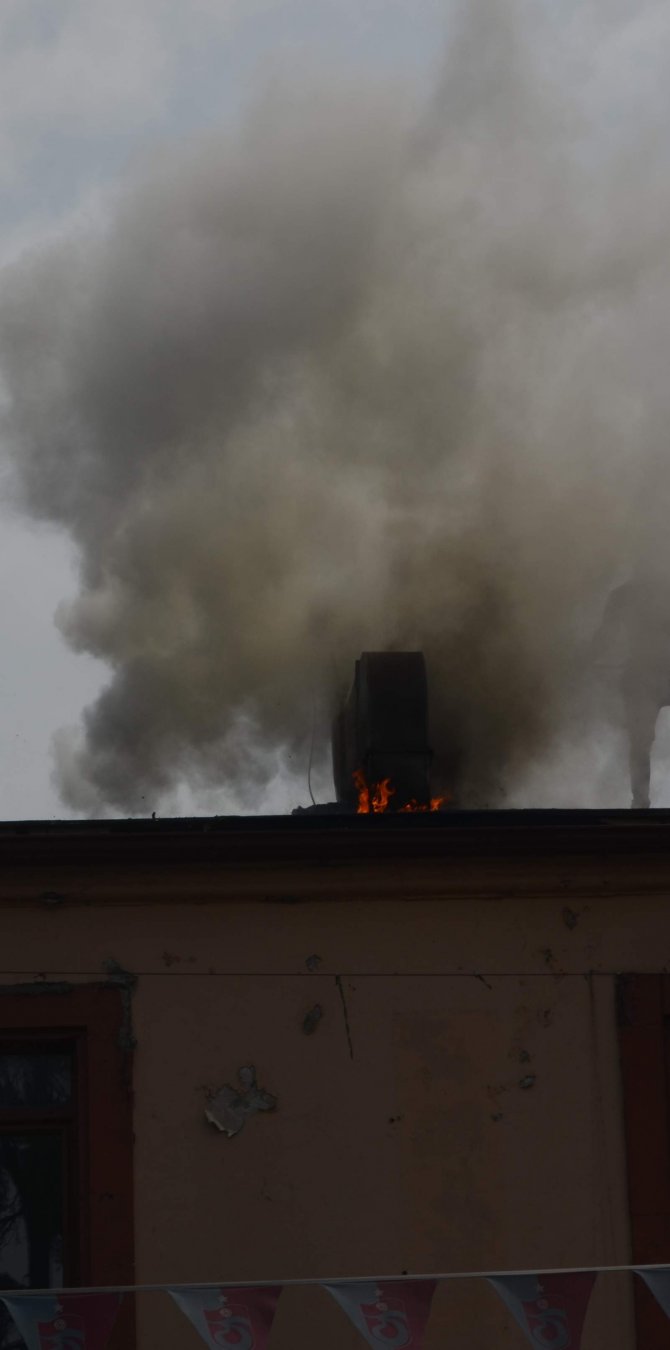 trabzon’da-sehir-merkezinde-yangin-panigi.jpg