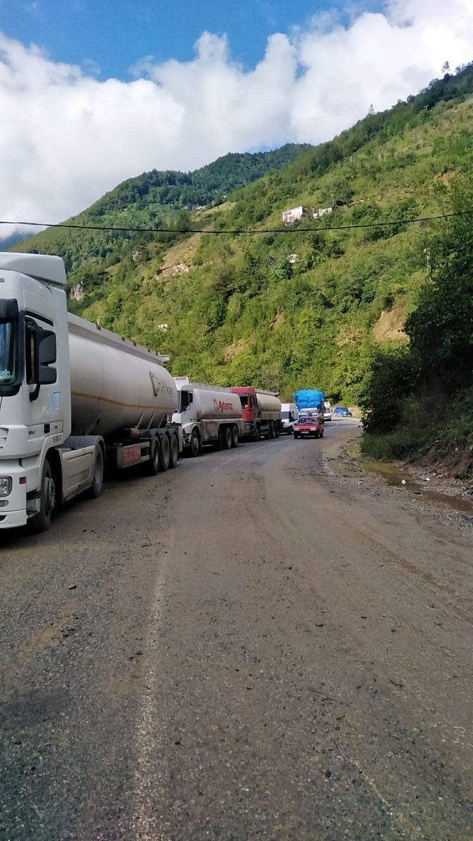 trabzon’da-siddetli-yagis-hasara-yol-acti-(7).jpg