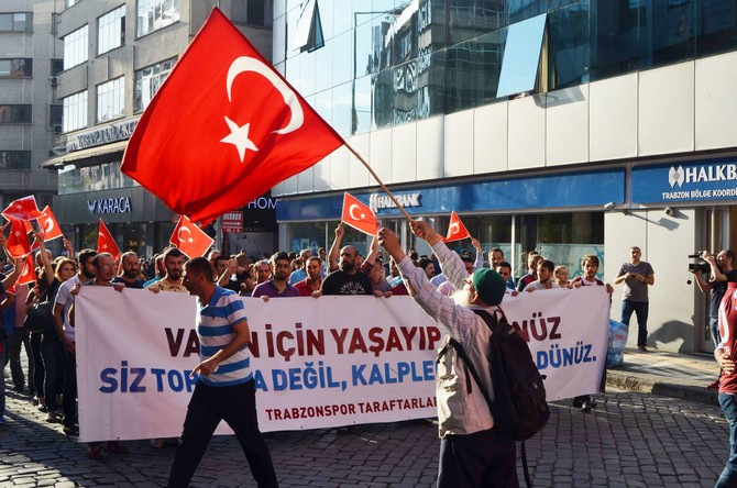 trabzon’da-taraftar-dernekleri-terore-karsi-yuruyus-yapti-(1).jpg