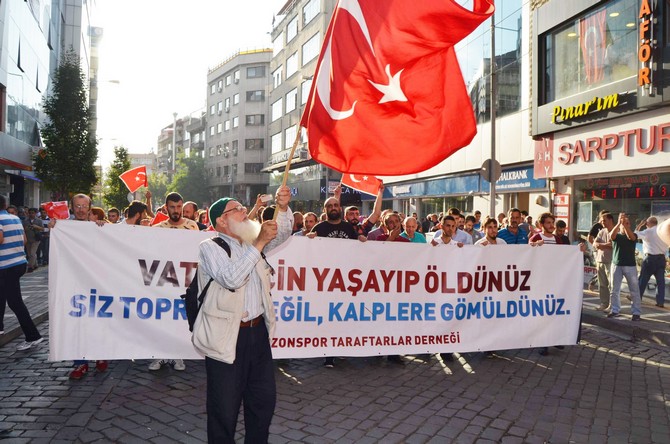 trabzon’da-taraftar-dernekleri-terore-karsi-yuruyus-yapti-(2).jpg