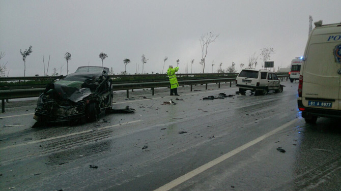 trabzon’da-ters-yola-giren-otomobil-kaza-yapti-1-olu,-3-yarali-1-001.jpg trabzon’da-ters-yola-giren-otomobil-kaza-yapti-1-olu,-3-yarali-1-001.jpg