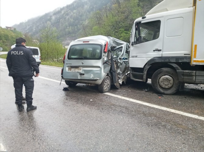 trabzon’da-trafik-kazasi-1-olu-(2).jpg