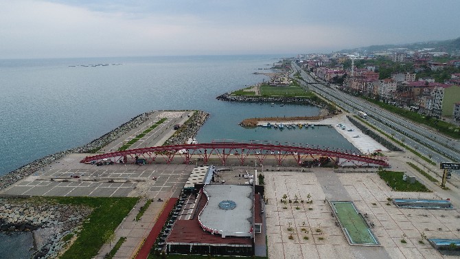 trabzon’un-arsin-ilcesinde-sahil-alaninda-160-metre-uzunlugunda-kopru-olarak-bilinen-ancak-seyir-terasi-amaciyla-yapilan-esi-benzeri-olmayan-‘kirmizi-kopru’nun-kaderini-vatandas-belirleyecek-(7).jpg