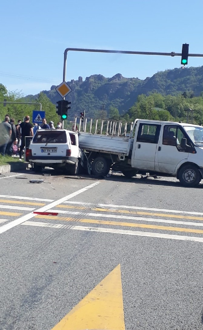trabzon’un-macka-ilcesinde-meydana-gelen-trafik-kazasinda-1-kisi-hayatini-kaybetti.-(5).jpg