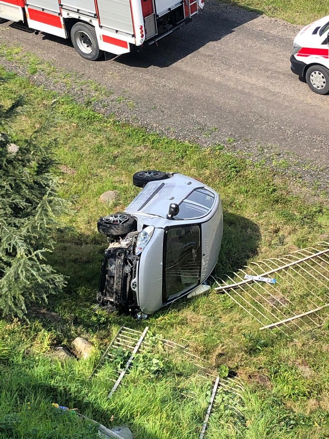 trabzon’un-ortahisar-ilcesinde-bir-kisi-kullandigi-otomobilin-direksiyon-hakimiyetini-kaybetmesi-sonucu-havalimani-sahasina-uctu.--(2).jpg