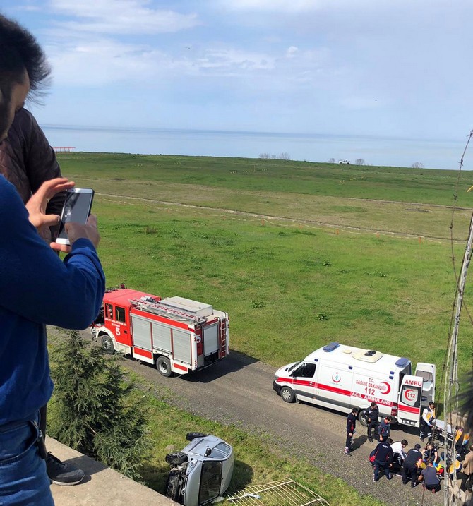 trabzon’un-ortahisar-ilcesinde-bir-kisi-kullandigi-otomobilin-direksiyon-hakimiyetini-kaybetmesi-sonucu-havalimani-sahasina-uctu.--(4).jpg
