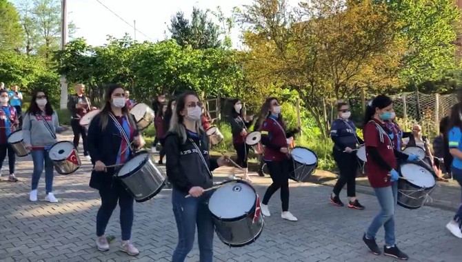 trabzon’un-vakfikebir-ilcesinde-okul-yillarina-geri-donen-50-kisi-tarafindan-kurulan-bando-takimi-19-mayis-genclik-spor-bayraminda-gosteri-sunmayi-amacliyor-(1).jpg