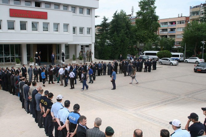 trabzon’un-yeni-valisi-yucel-yavuz-goreve-basladi-(5).jpg
