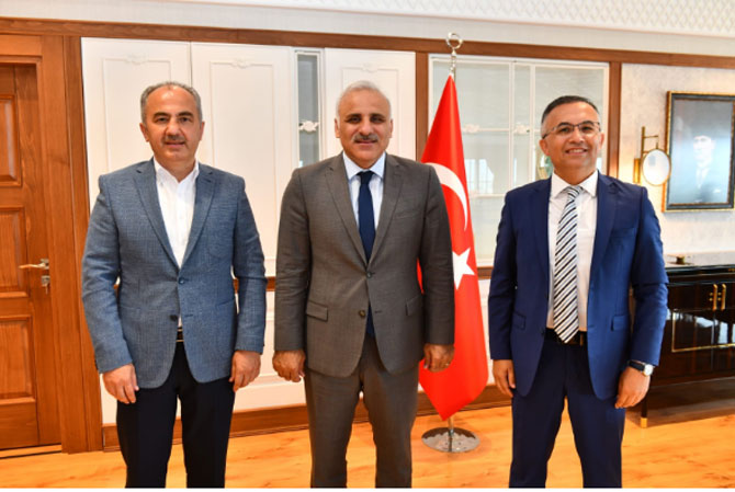 trabzon-buyuksehir-belediye-baskani-murat-zorluoglu-rize-valisi-kemal-ceber-ile-rize-belediye-baskani-rahmi-metin.jpg