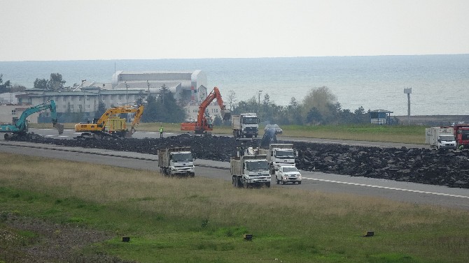 trabzon-havalimani-pisti-ucuslara-kapatilarak-onarima-alindi-(6).jpg